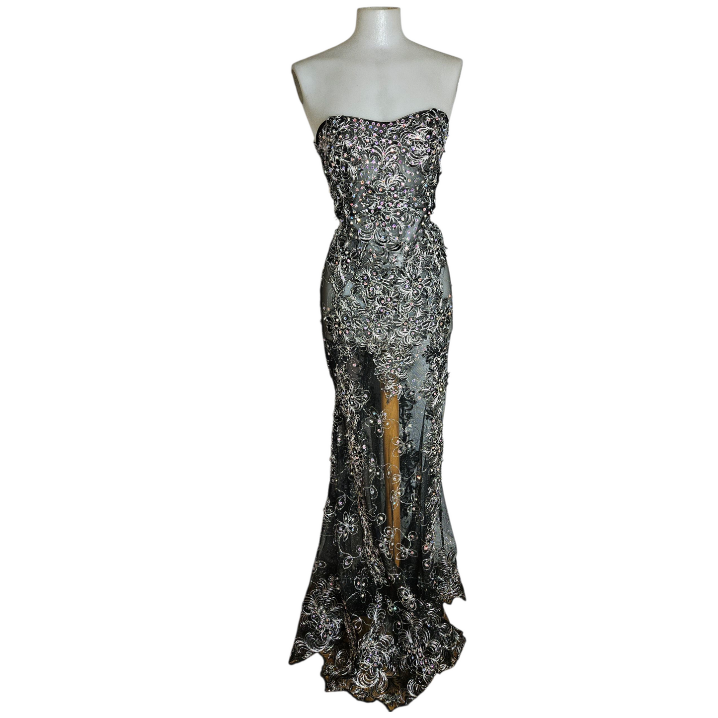 Robe de soirée en transparence brodée