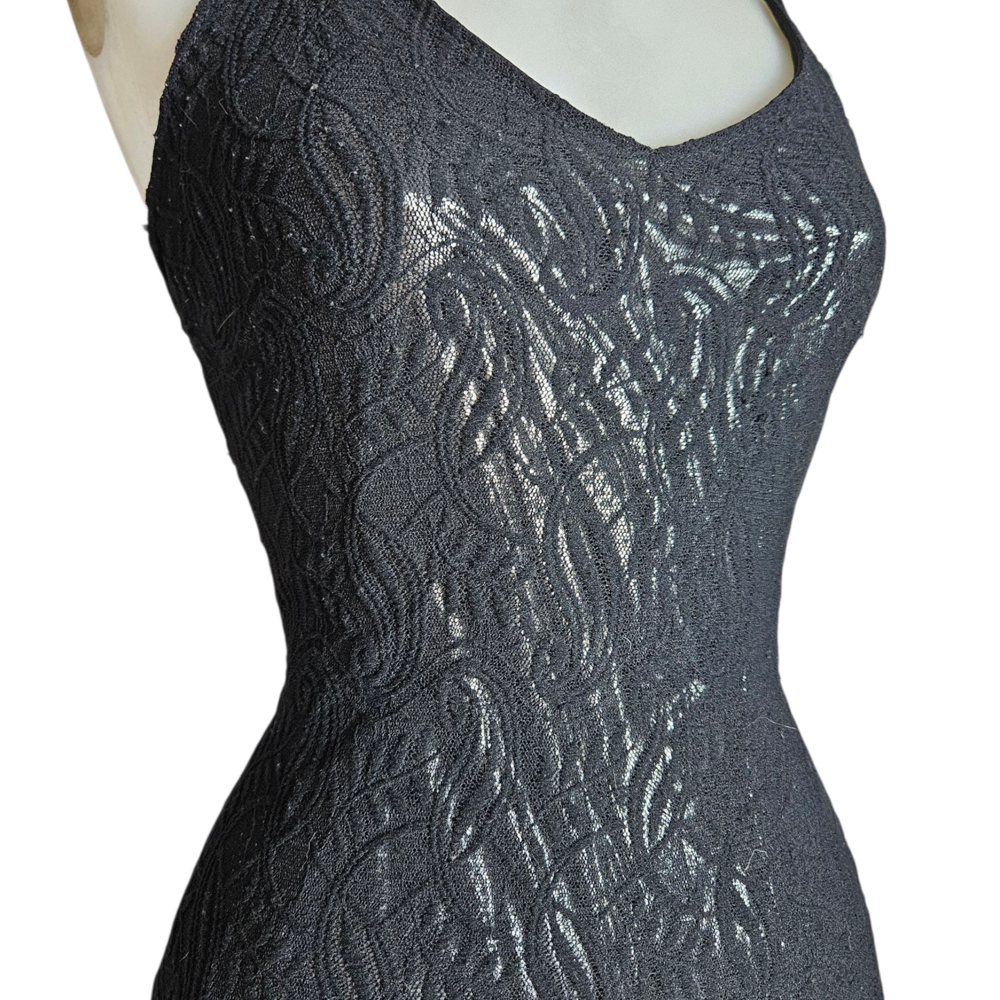 Robe en dentelle doublure argentée
