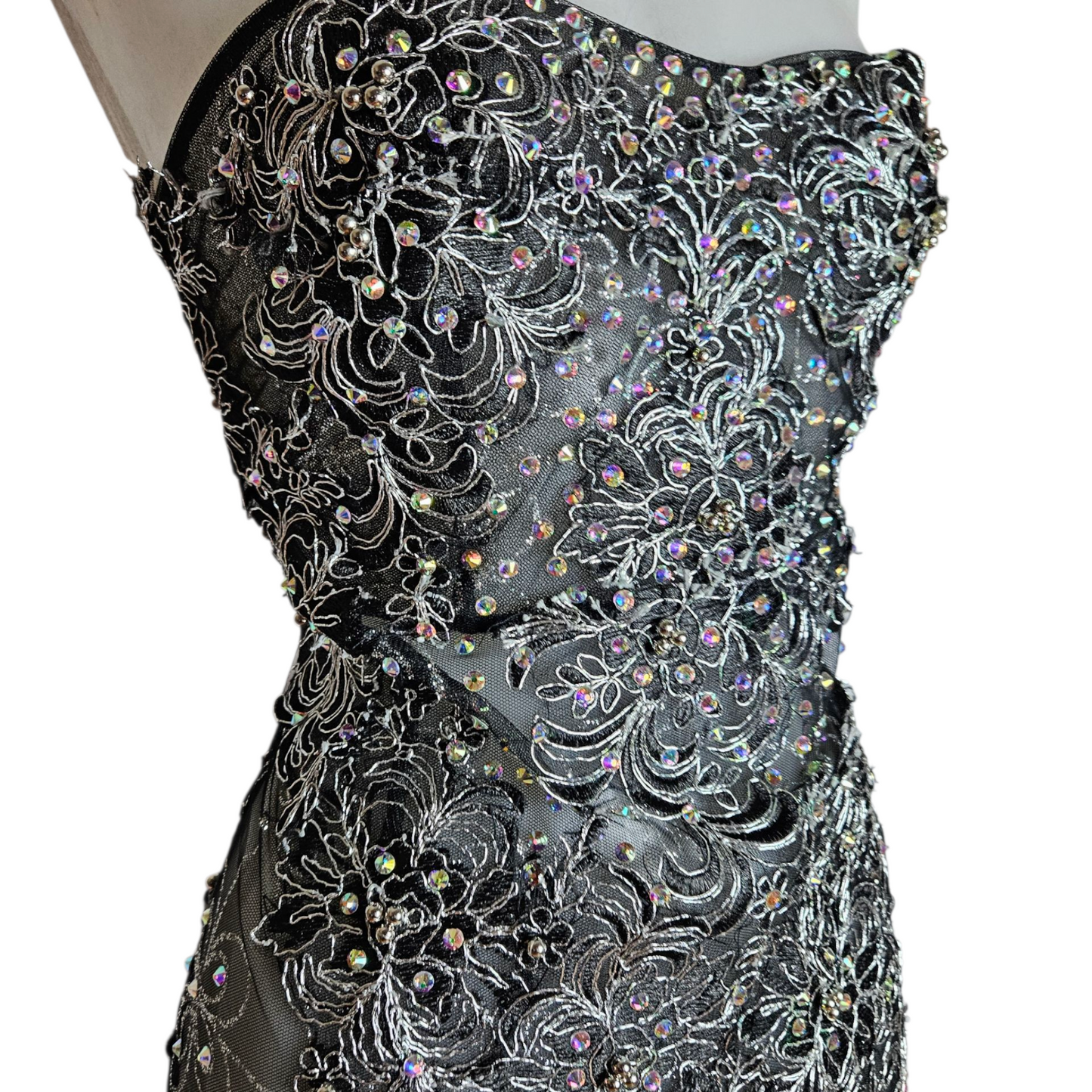Robe de soirée en transparence brodée