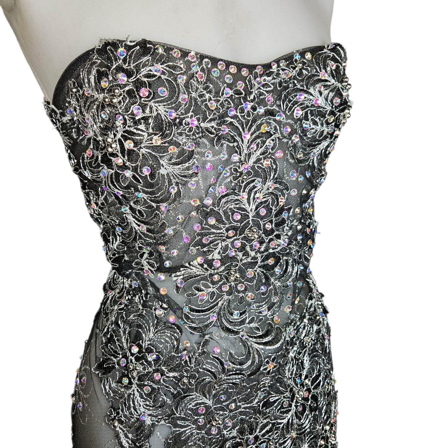 Robe de soirée en transparence brodée