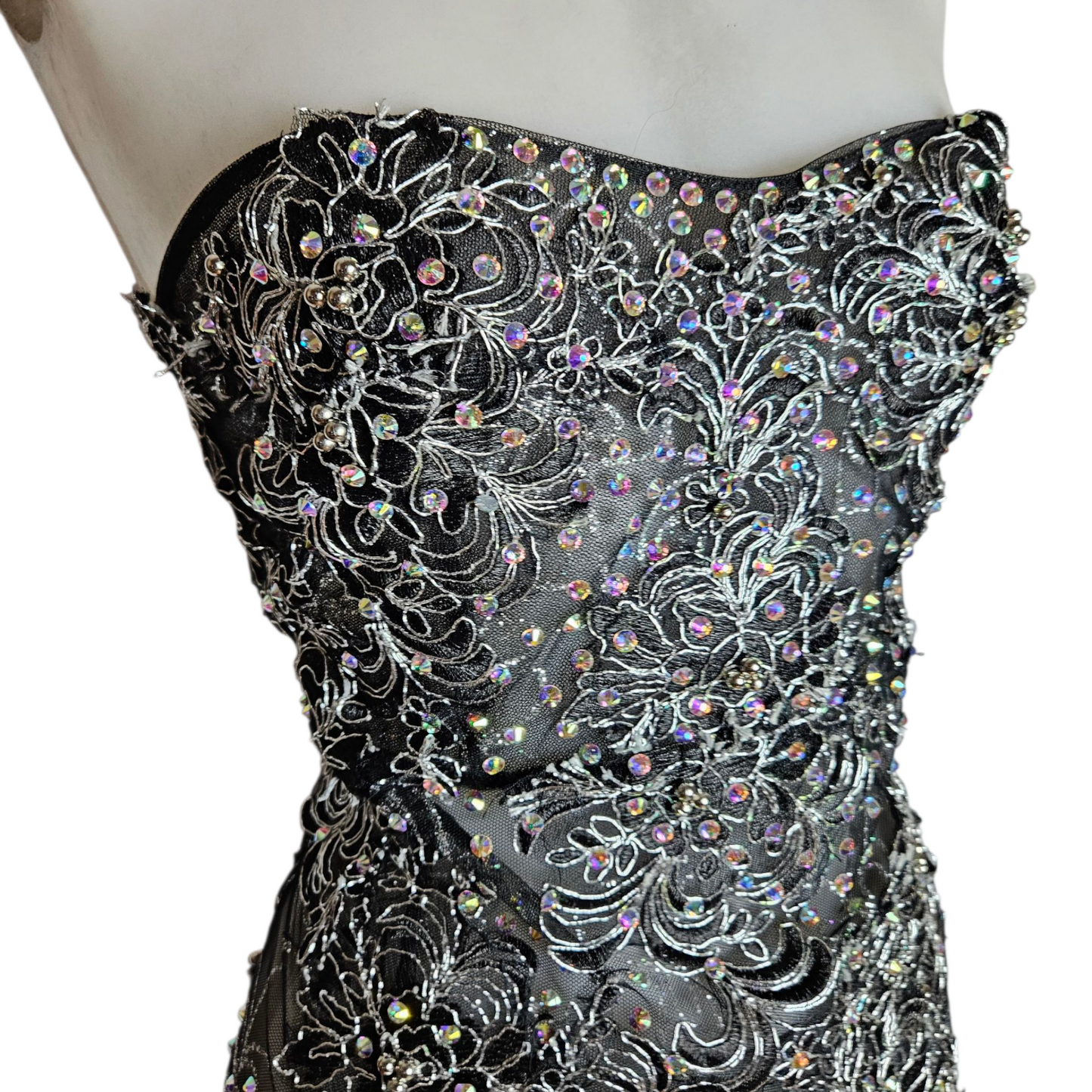 Robe de soirée en transparence brodée
