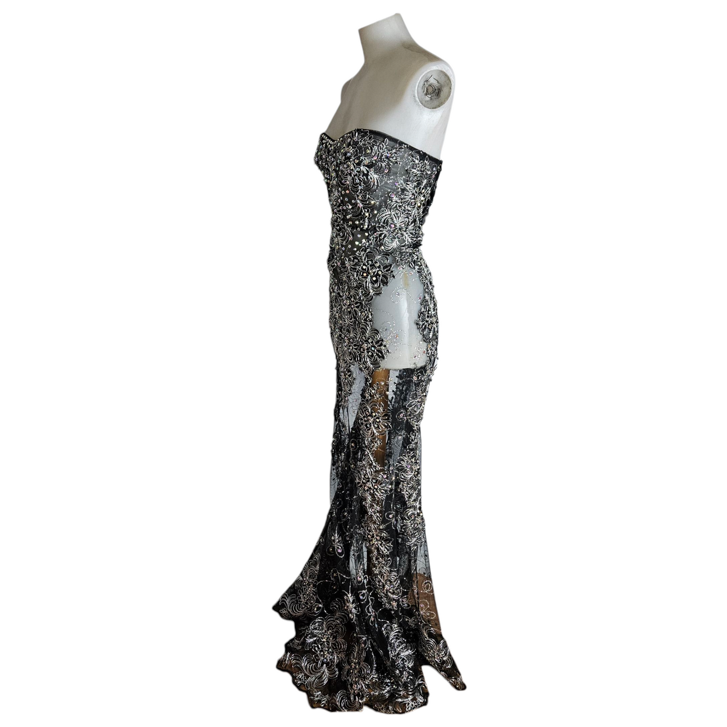 Robe de soirée en transparence brodée