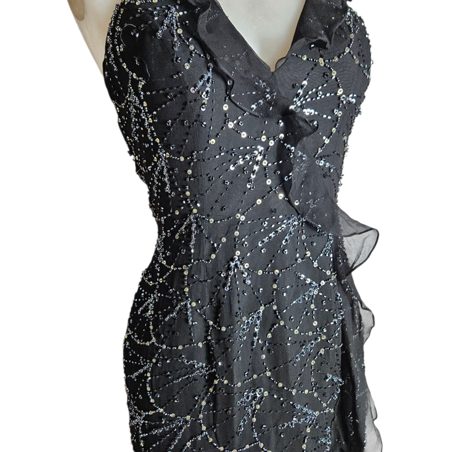 Robe de soirée sos nu brodé de perles, en soie