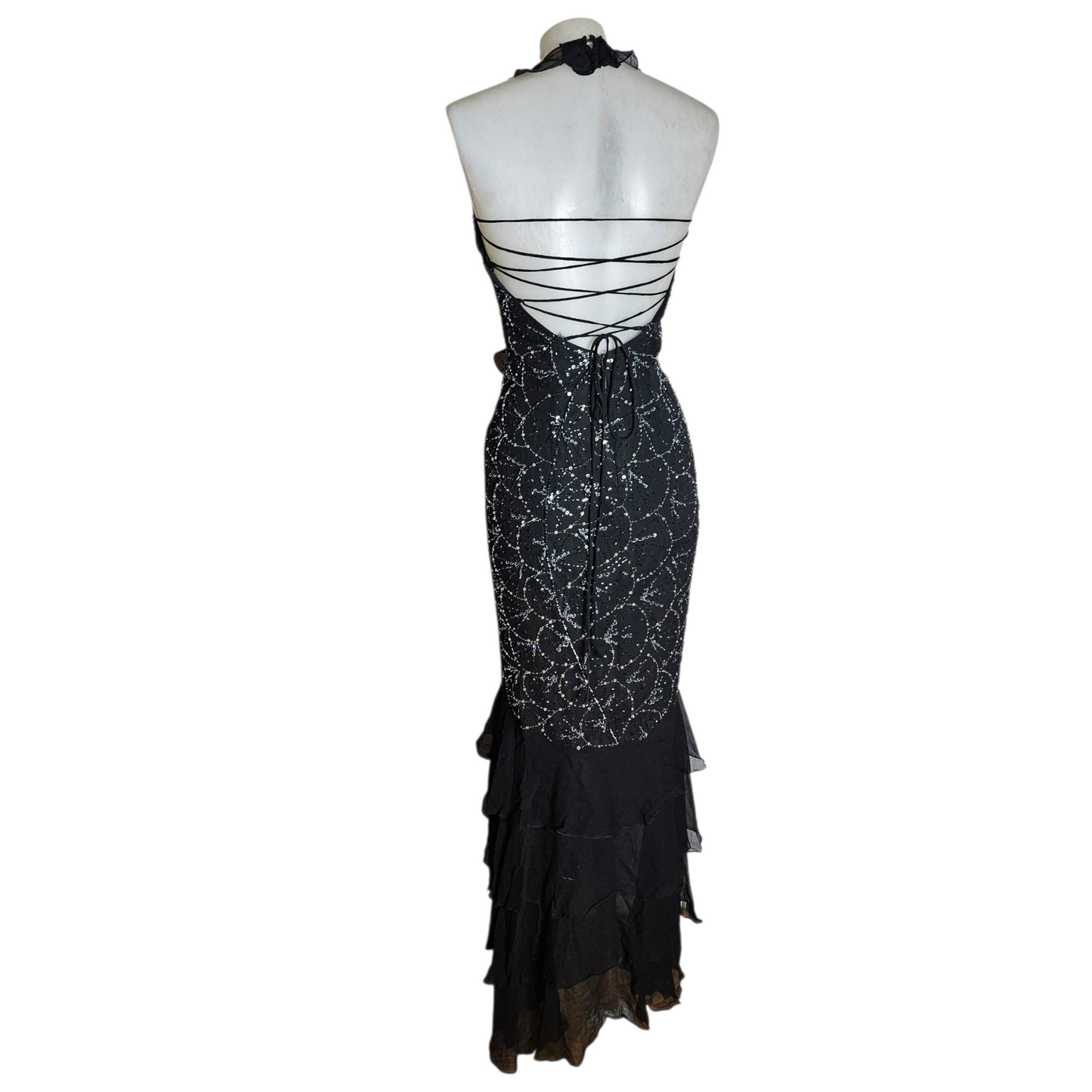 Robe de soirée sos nu brodé de perles, en soie