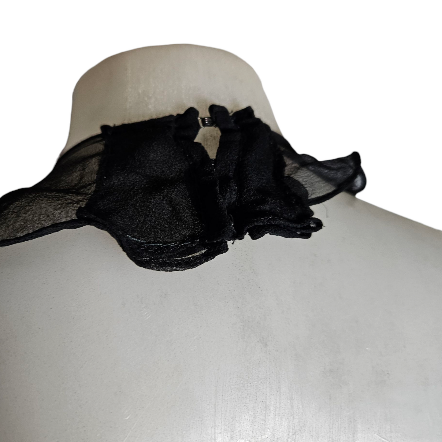 Robe de soirée sos nu brodé de perles, en soie