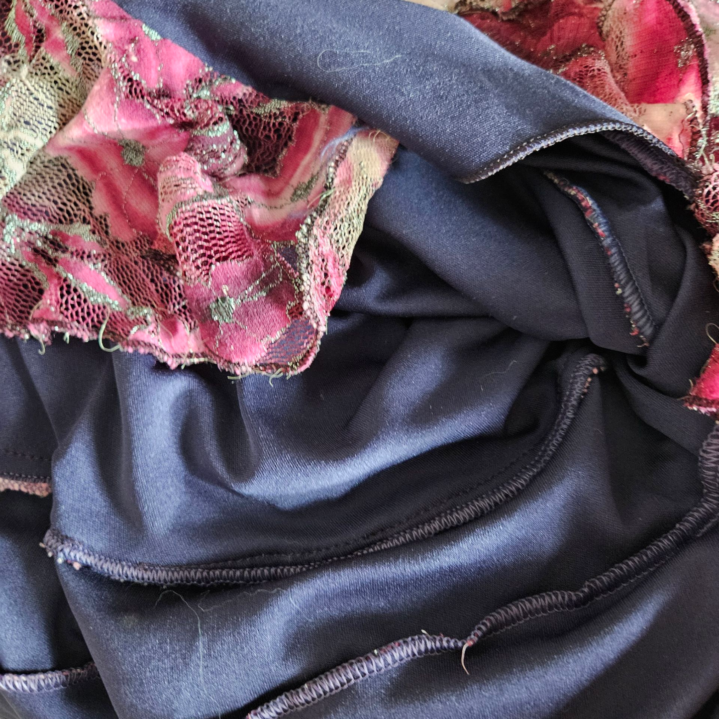 Robe strapless dentelle violette et rose