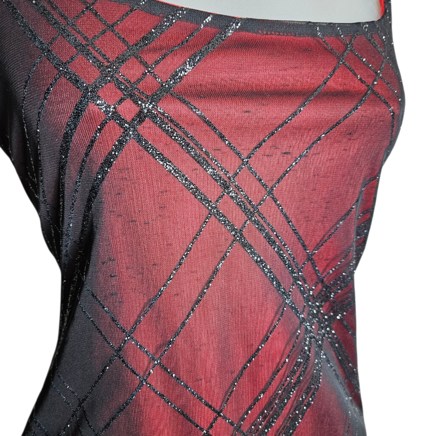 Robe en voile noir doublure rouge