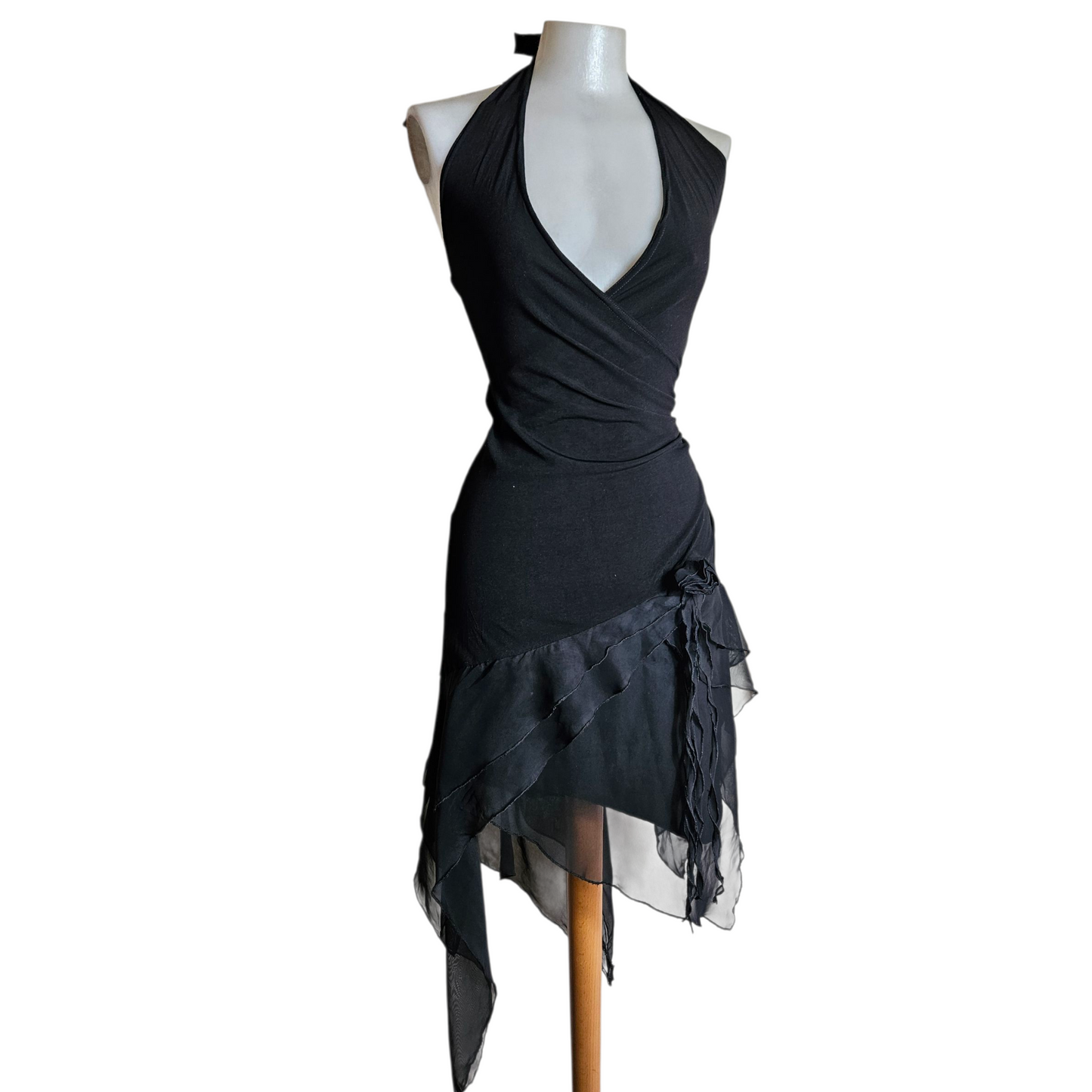 Backless dress with flower details