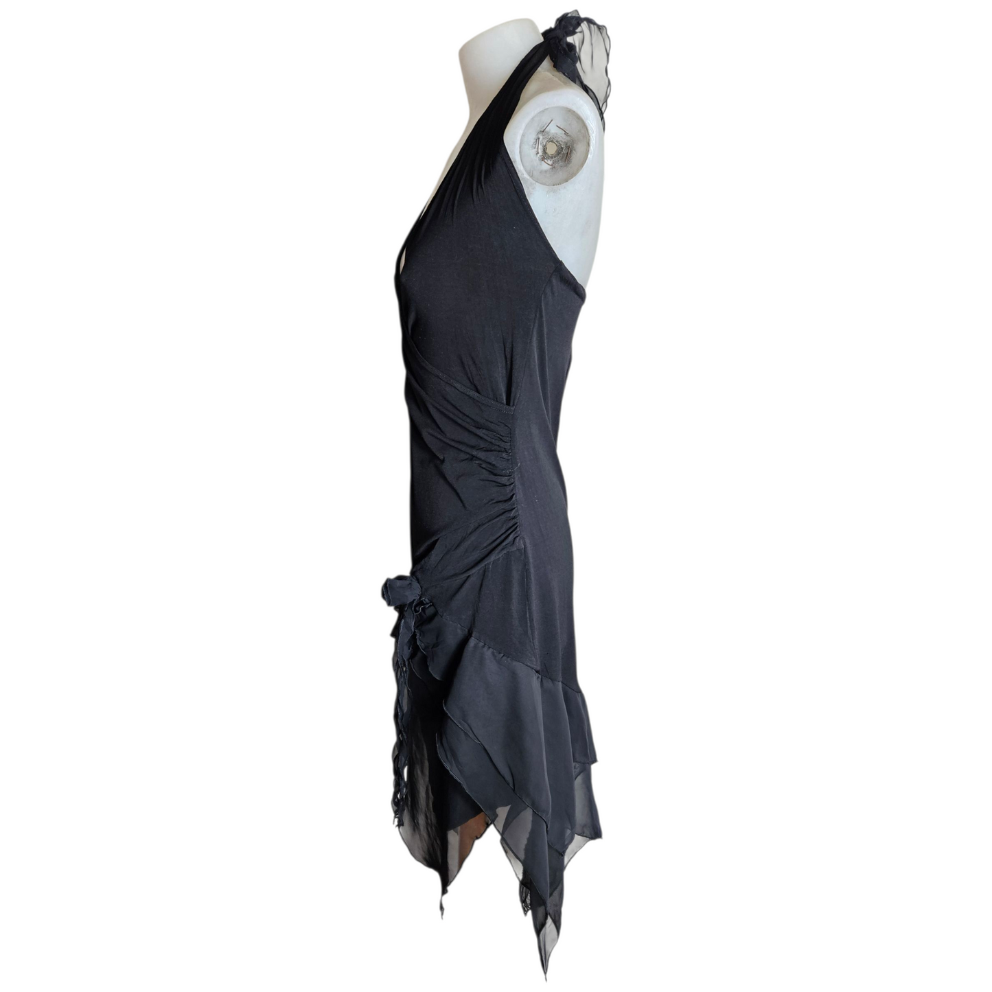 Backless dress with flower details
