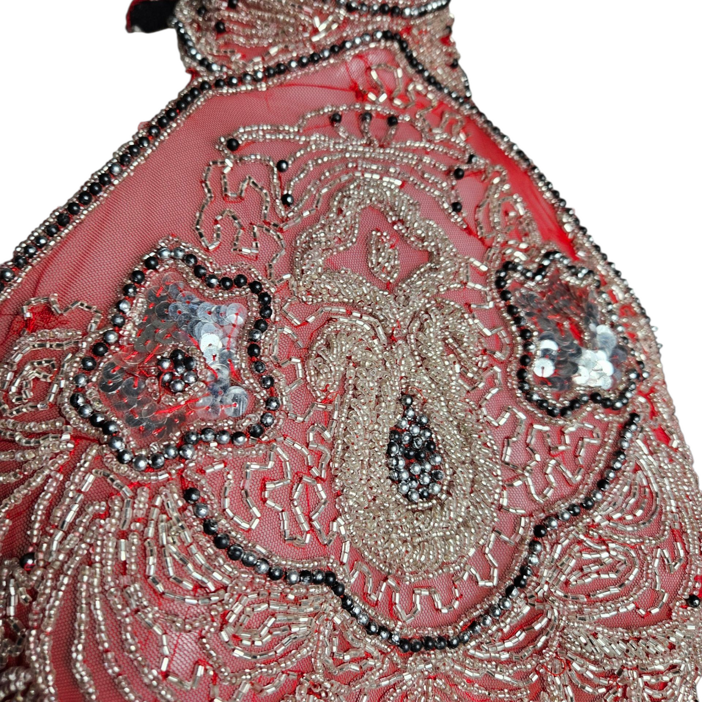 Dos nu brodé de perles et sequins