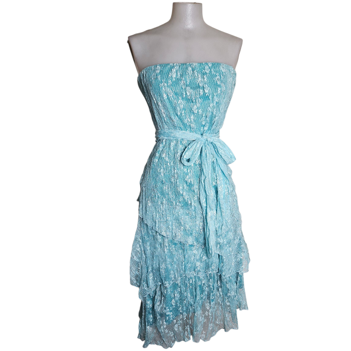 Robe strapless bleue en dentelle