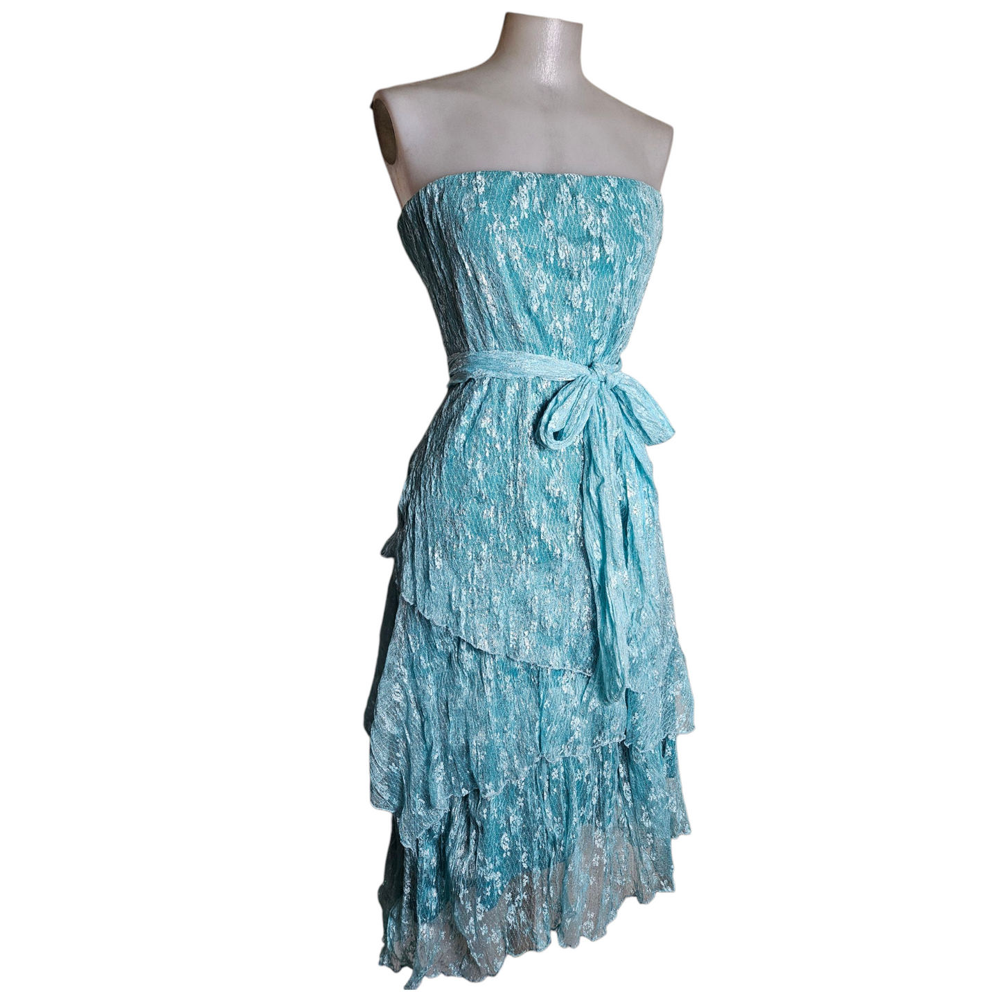 Robe strapless bleue en dentelle