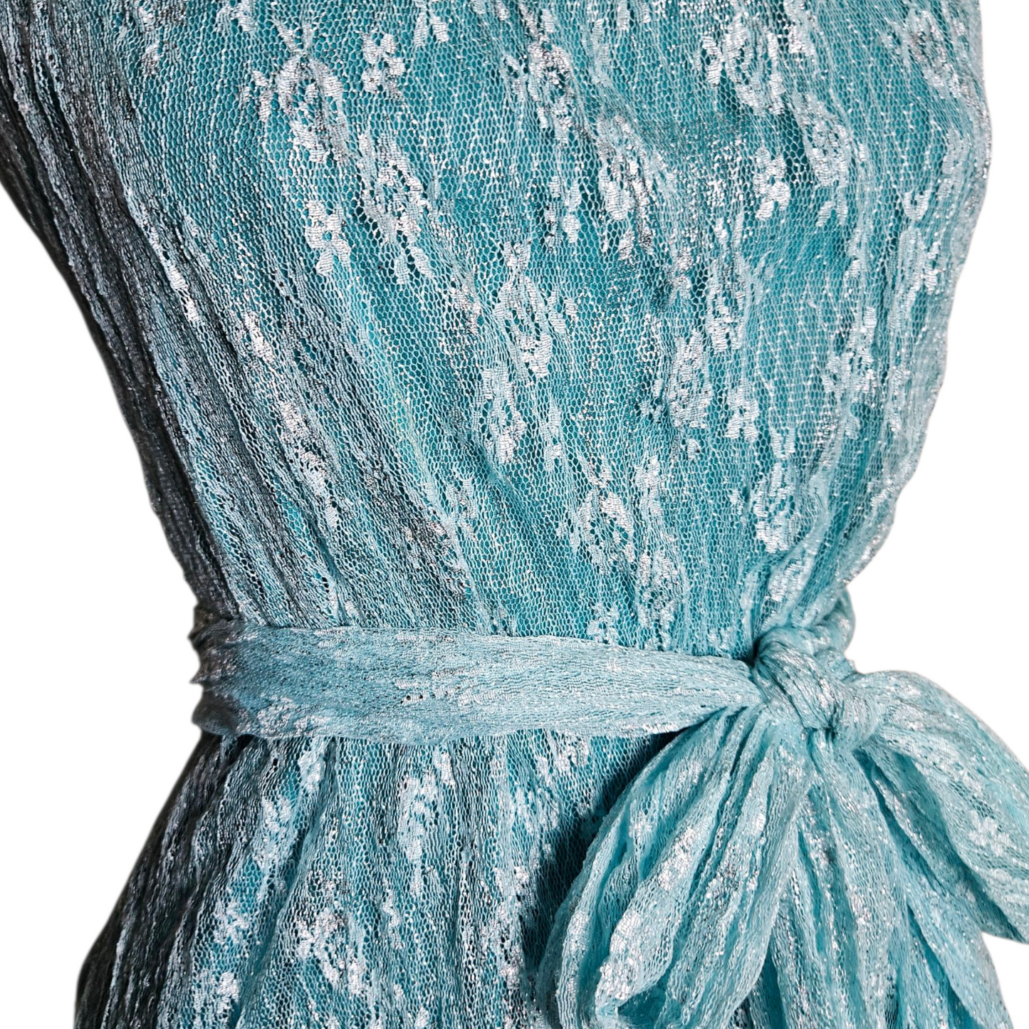 Robe strapless bleue en dentelle