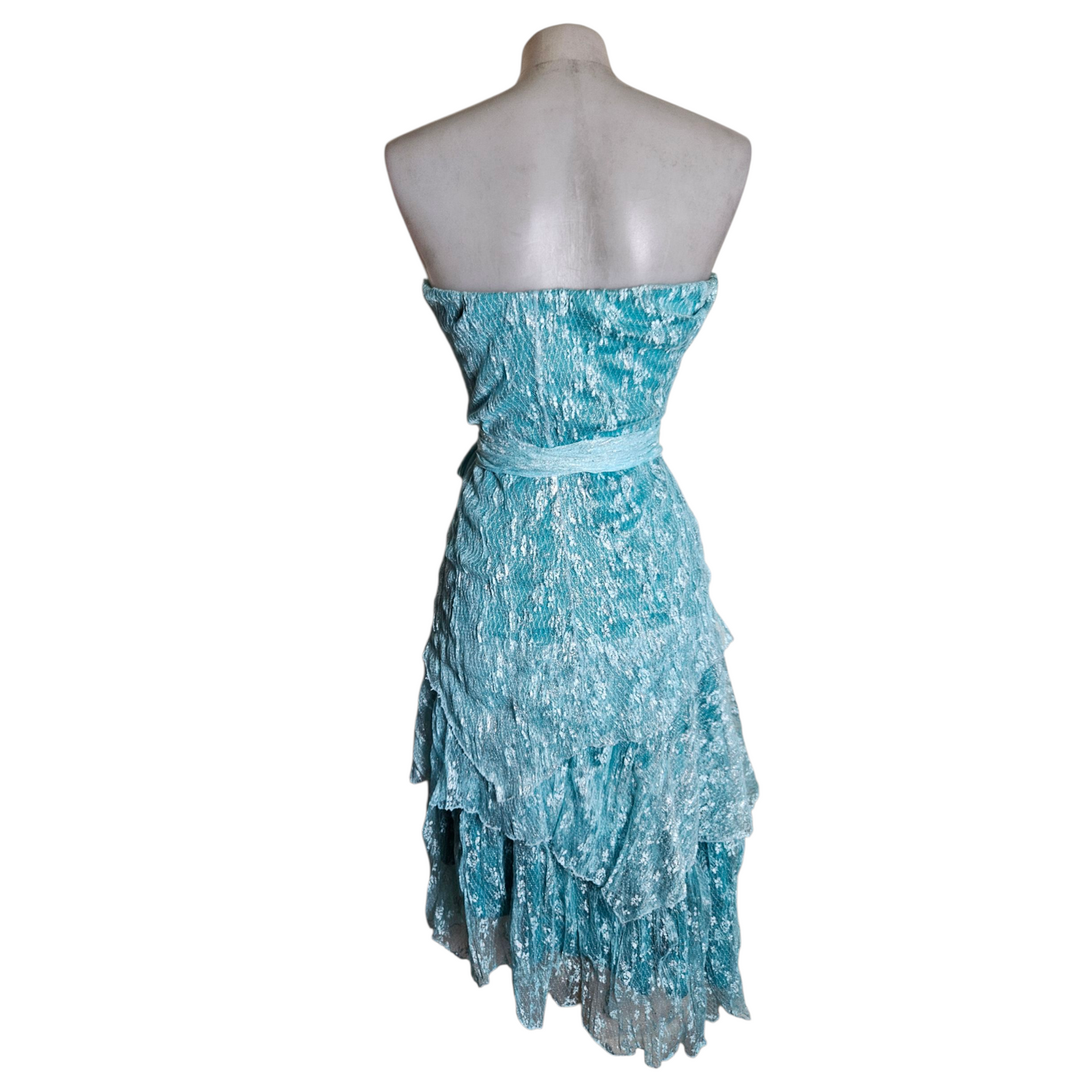 Robe strapless bleue en dentelle