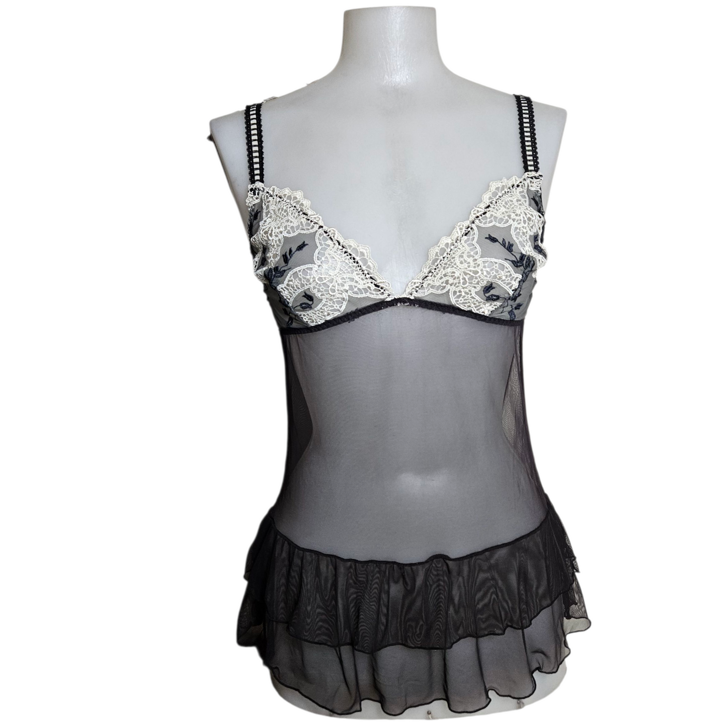 Haut en voile noir et dentelle blanche