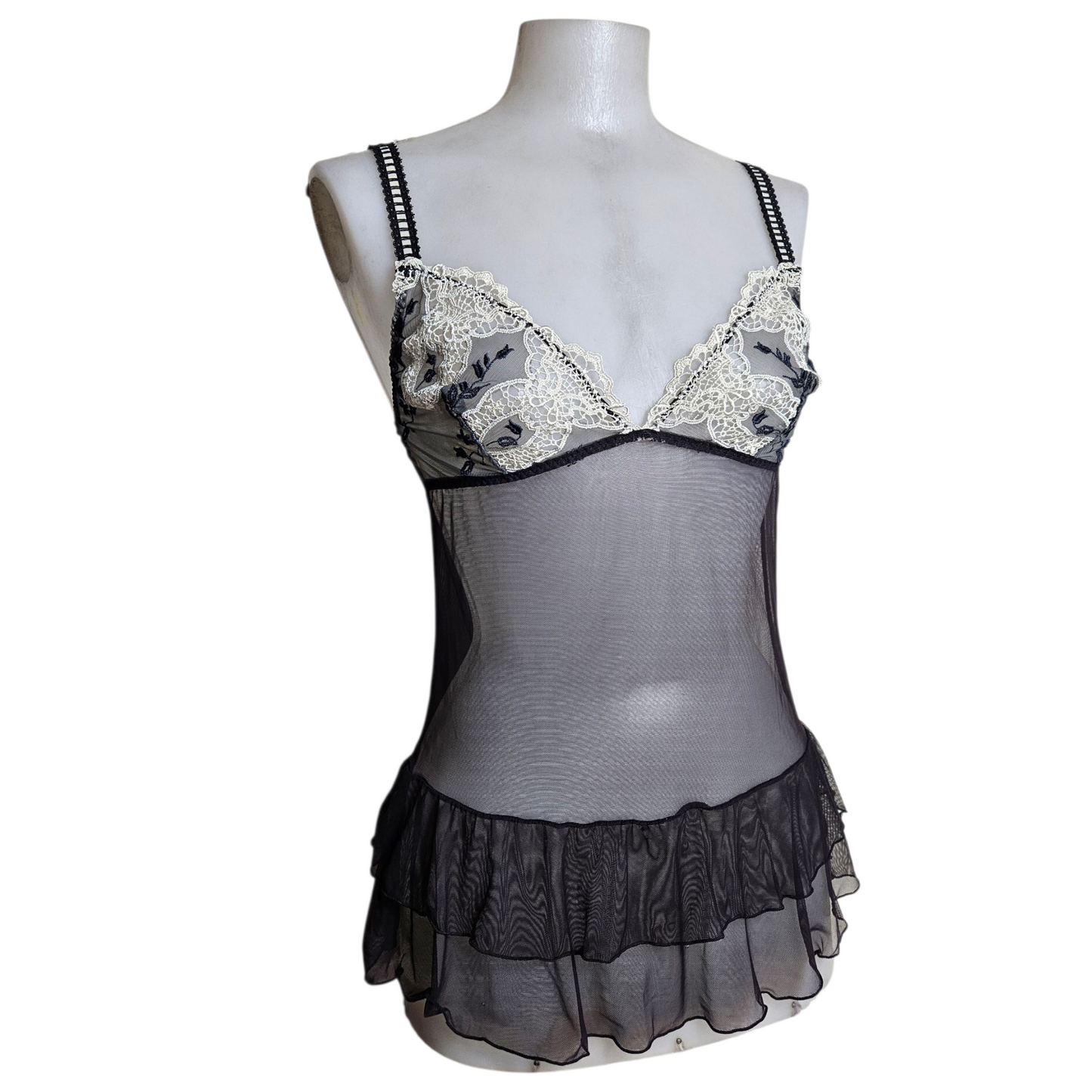Haut en voile noir et dentelle blanche