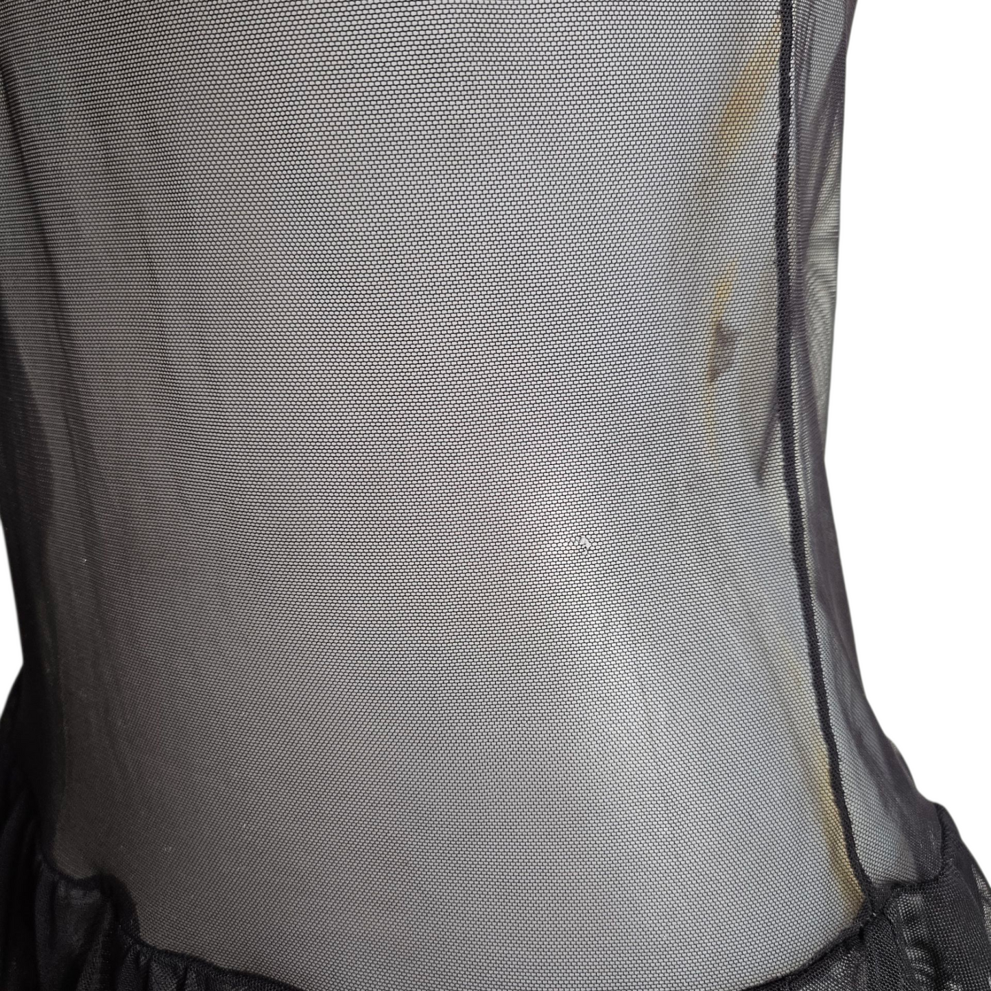 Haut en voile noir et dentelle blanche