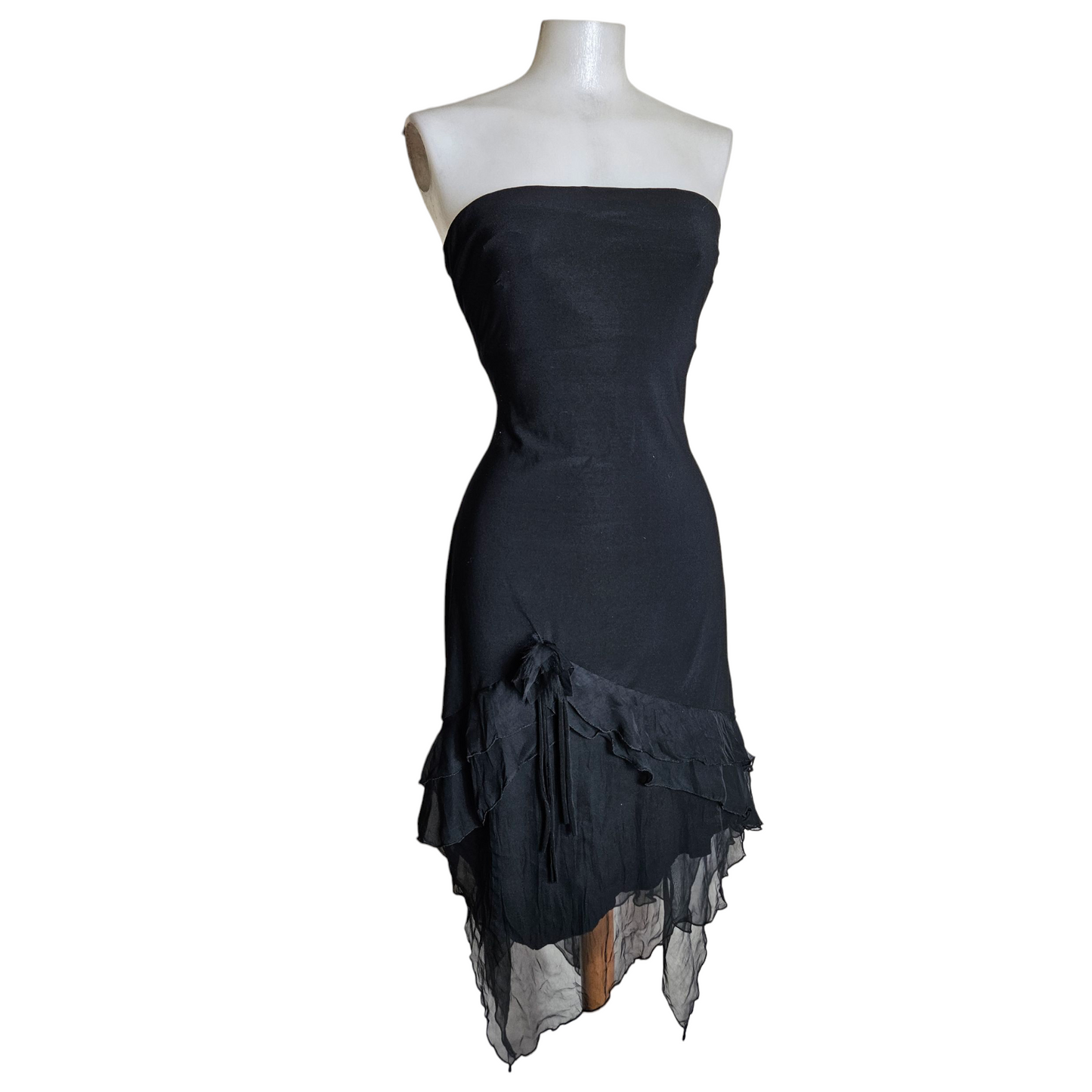 Asymmetrical strapless dress with floral details