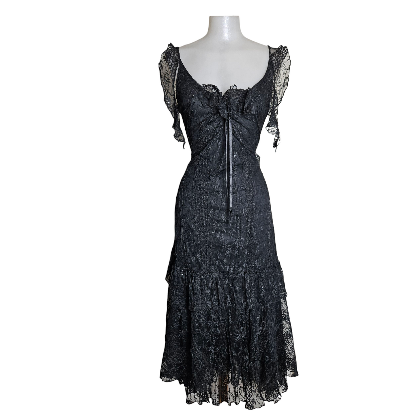 Robe en dentelle noire à volants