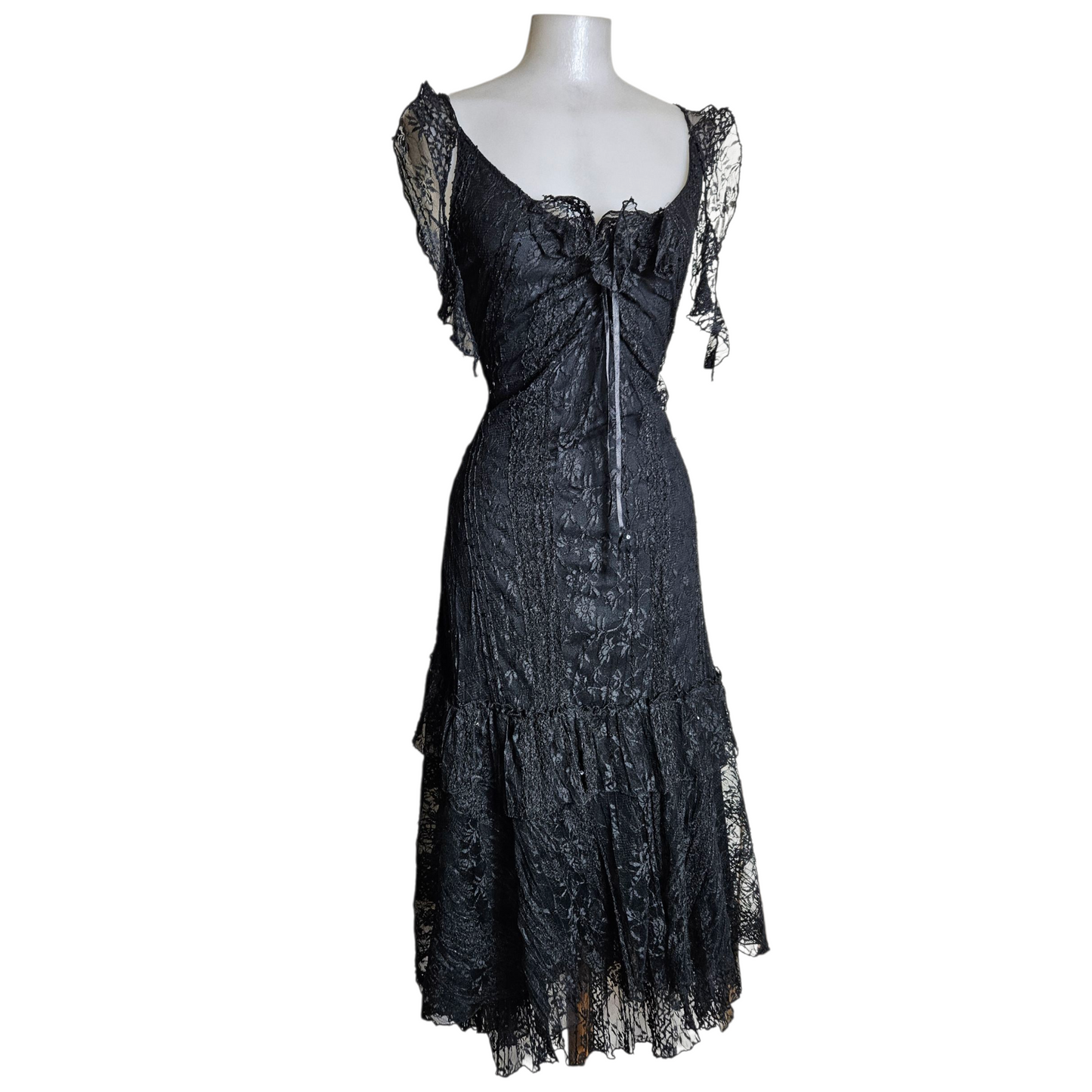 Robe en dentelle noire à volants