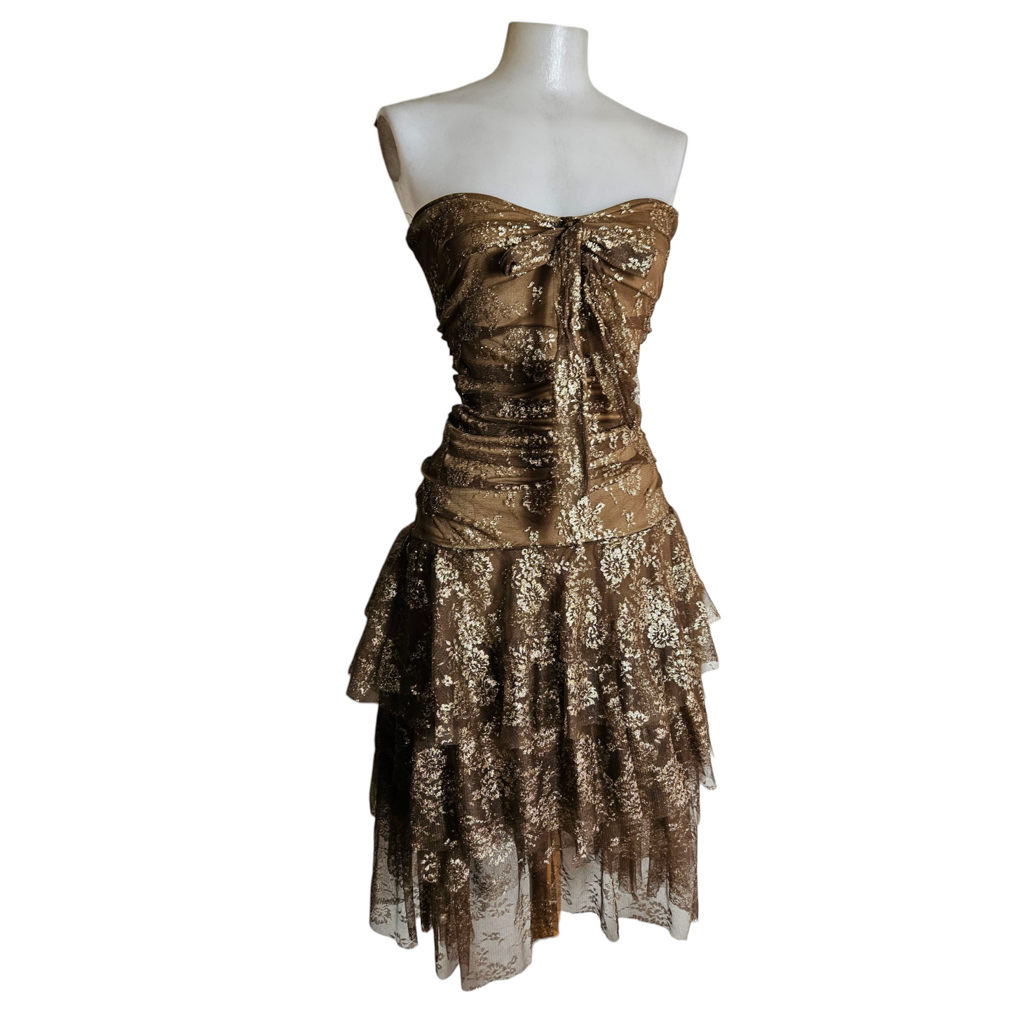 Robe en dentelle marron et dorée