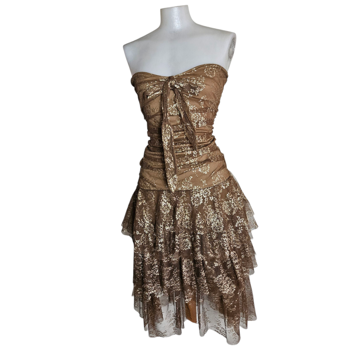 Robe en dentelle marron et dorée