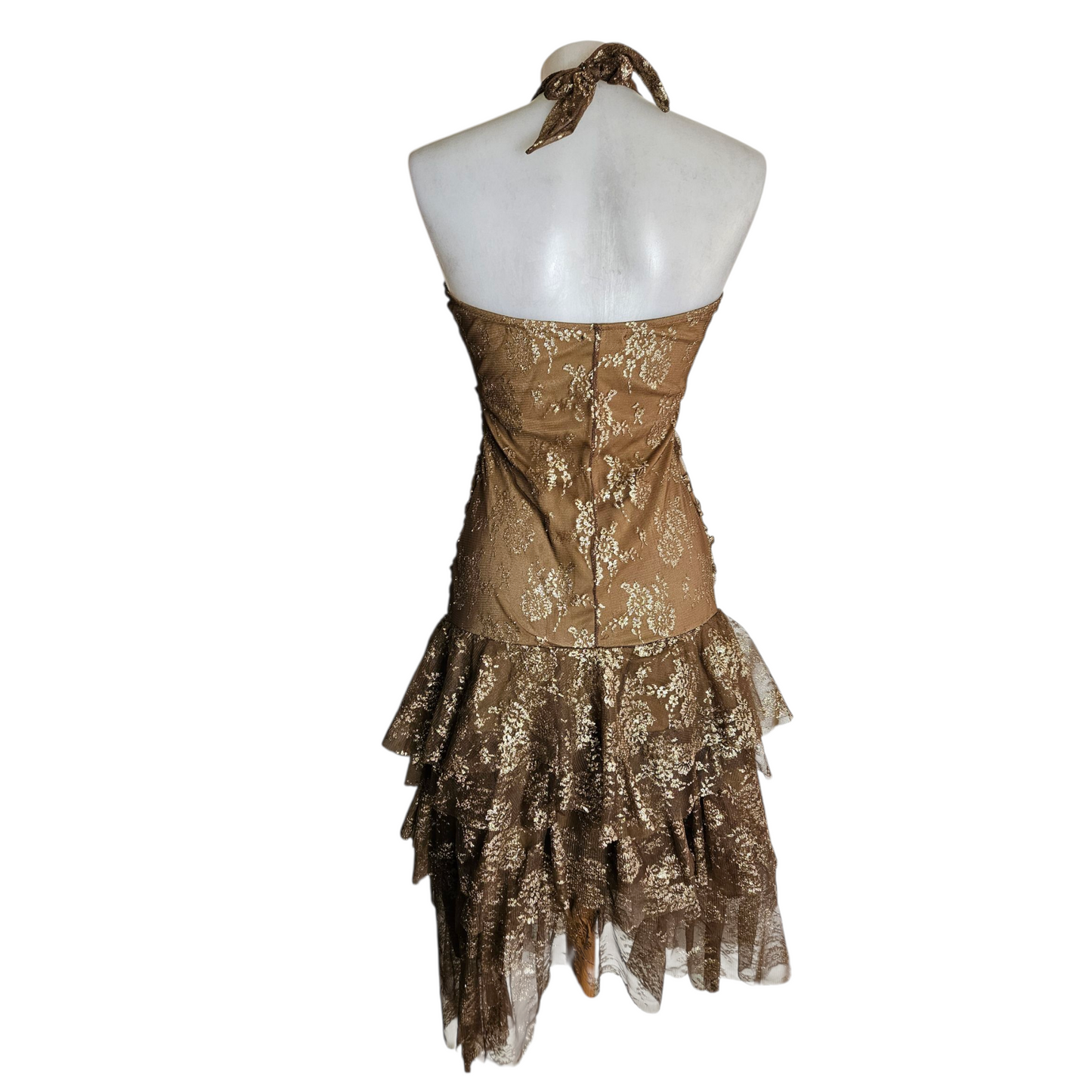Robe en dentelle marron et dorée