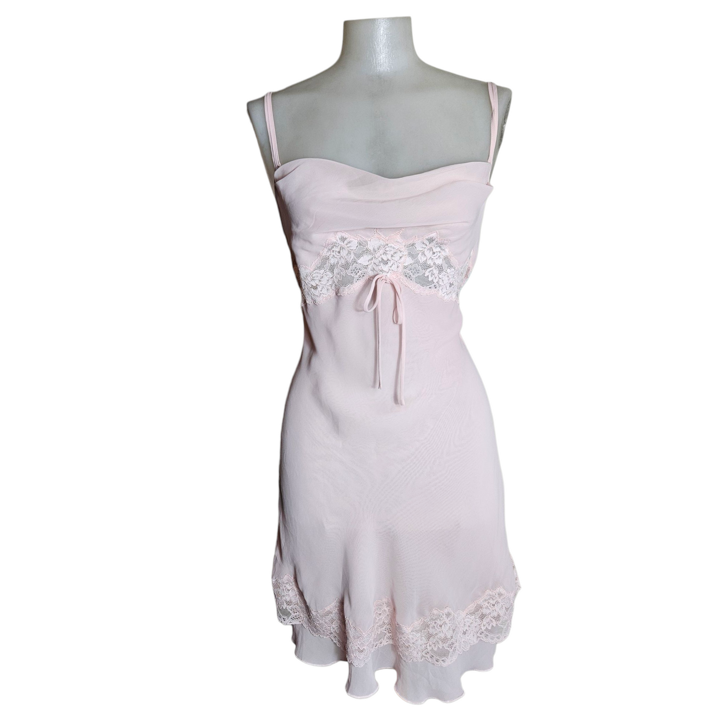 Robe en voile rose poudrée col bénitier
