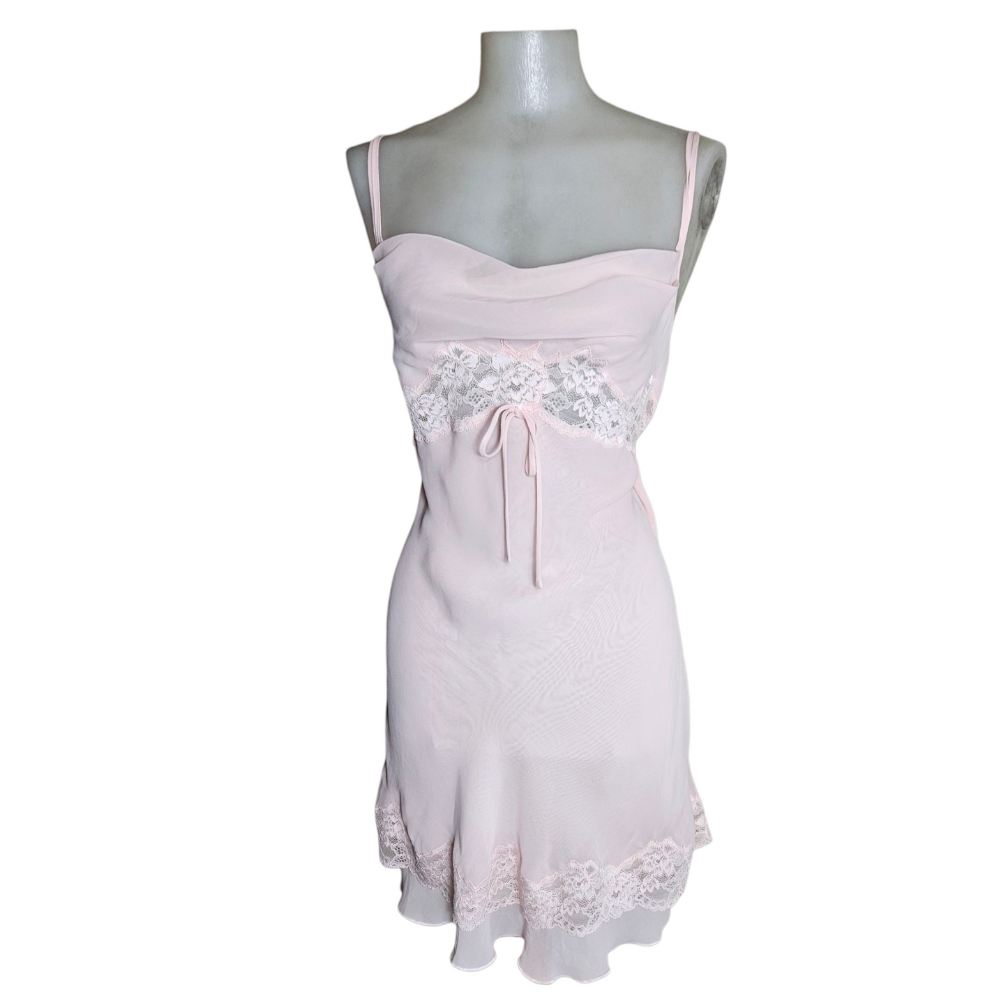 Robe en voile rose poudrée col bénitier