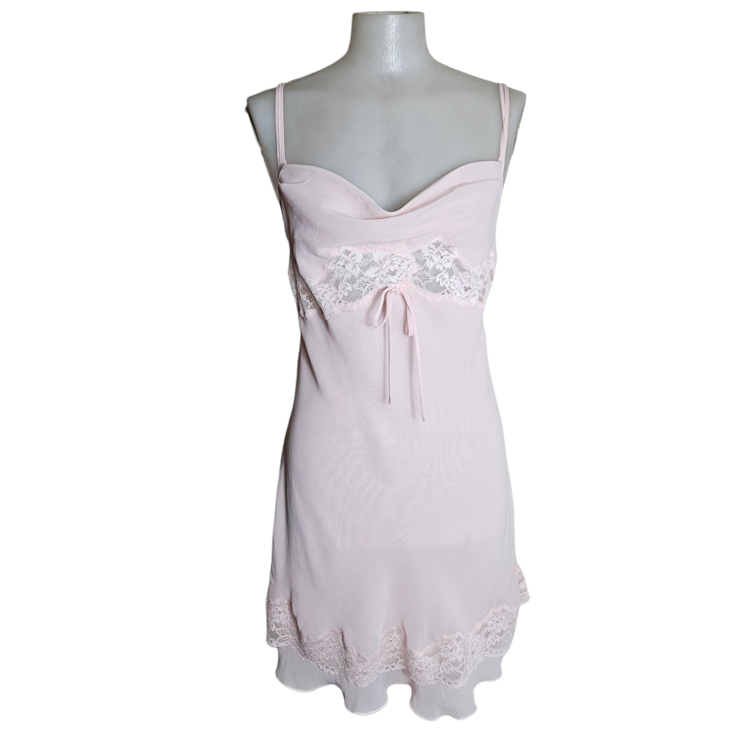 Robe en voile rose poudrée col bénitier