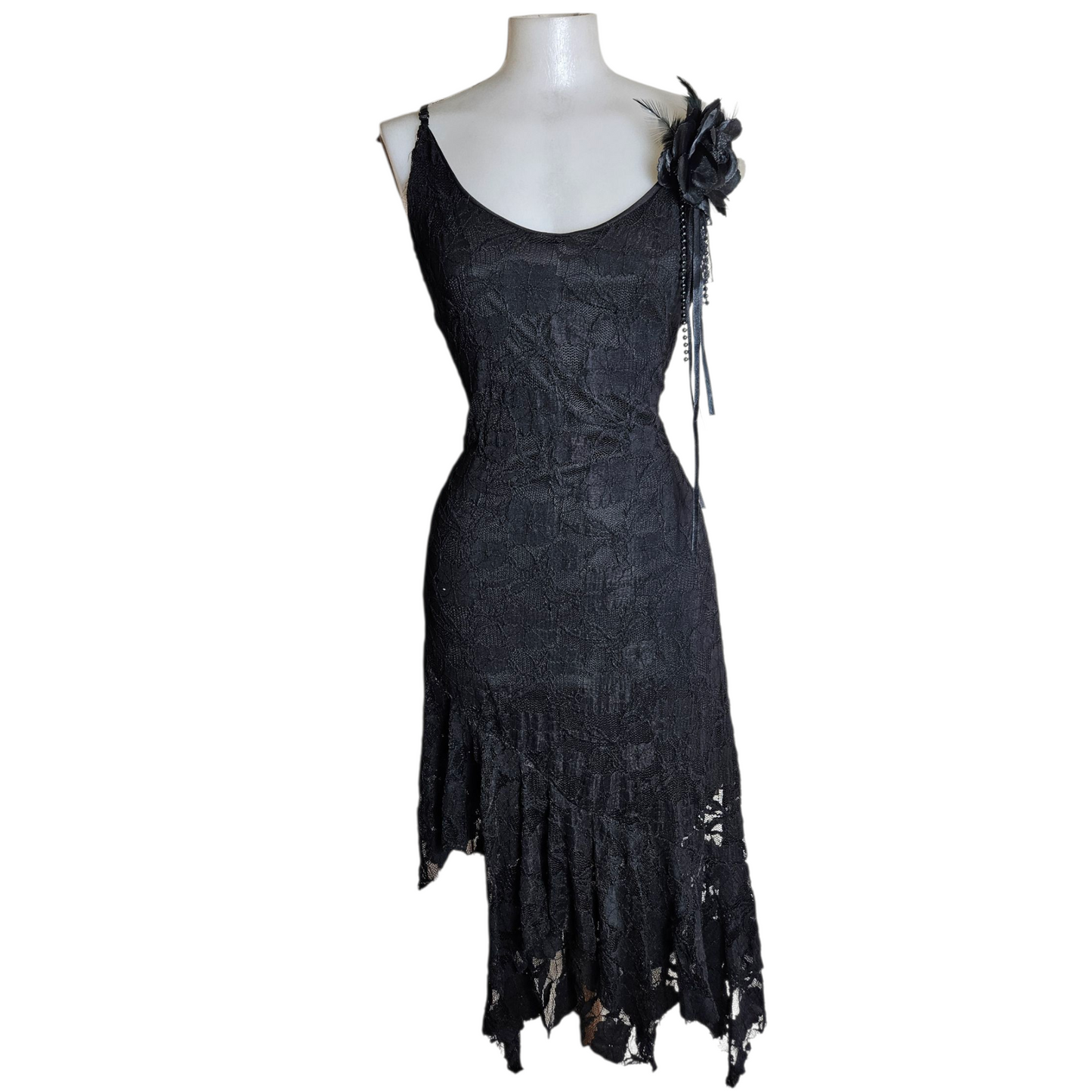 Robe asymétrique en dentelle à volants