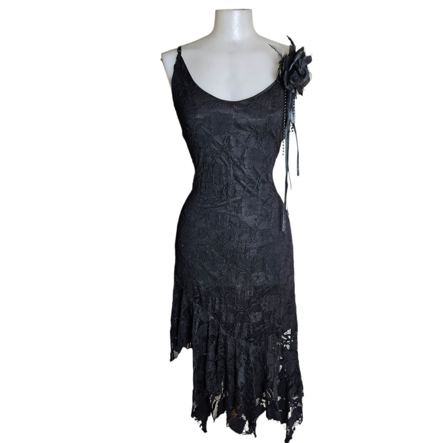 Robe asymétrique en dentelle à volants