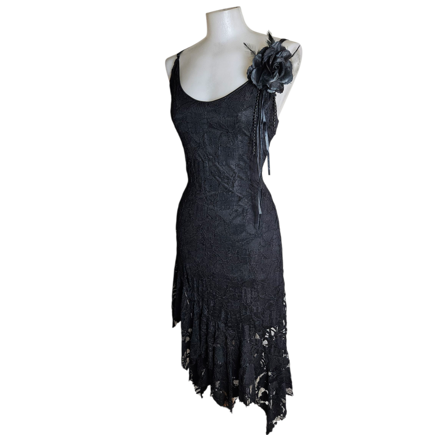 Robe asymétrique en dentelle à volants