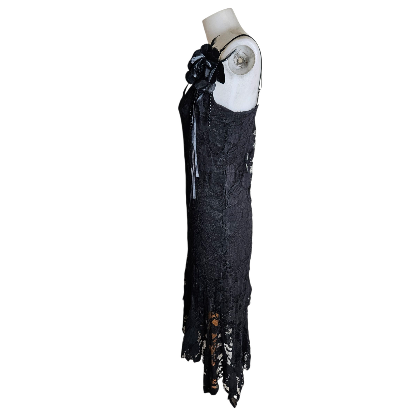 Robe asymétrique en dentelle à volants
