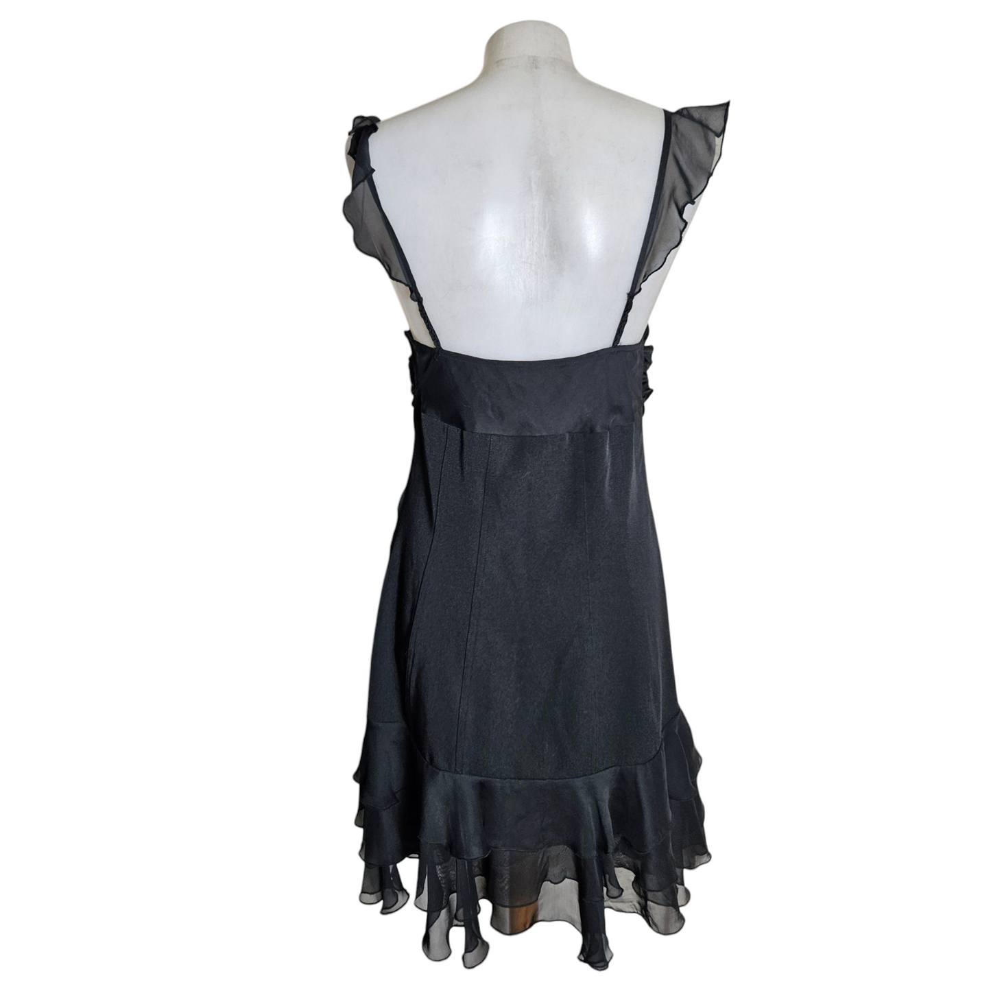 Robe noire à volants