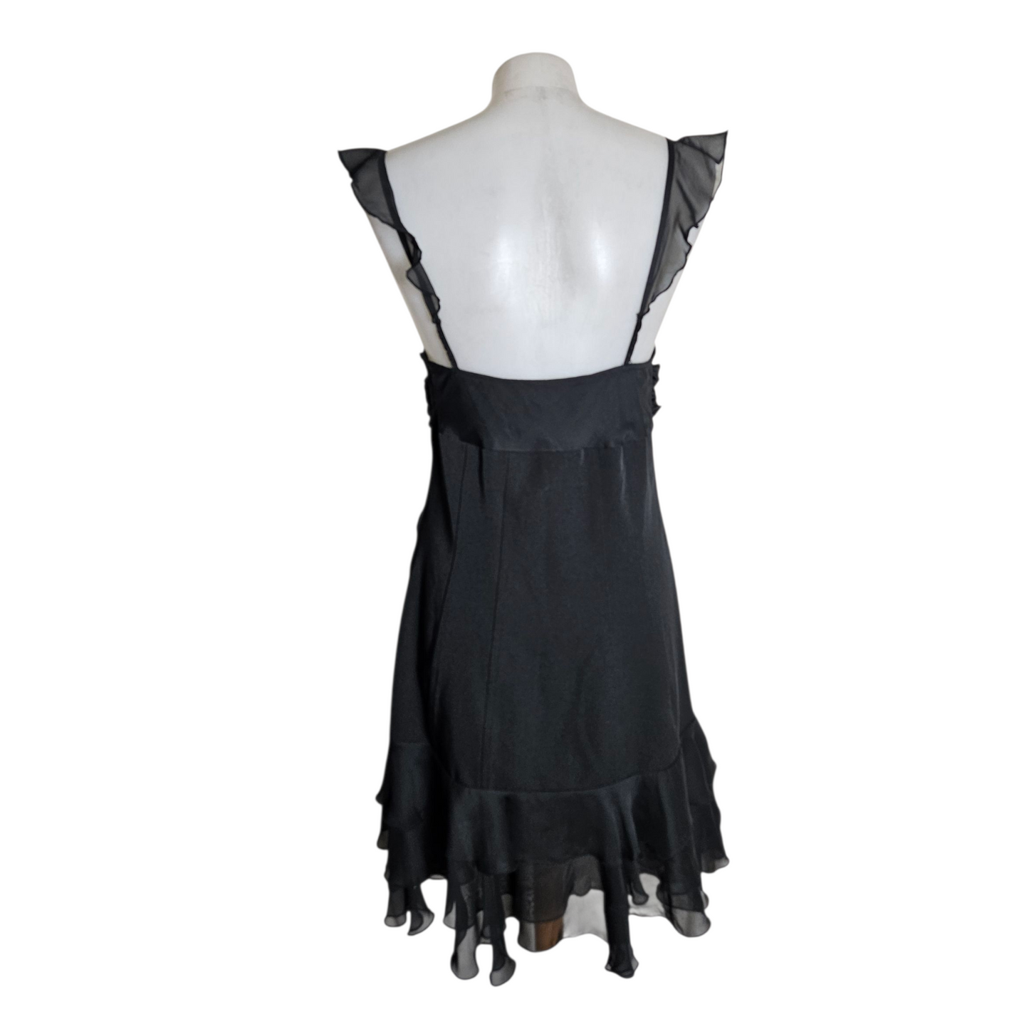 Robe noire à volants