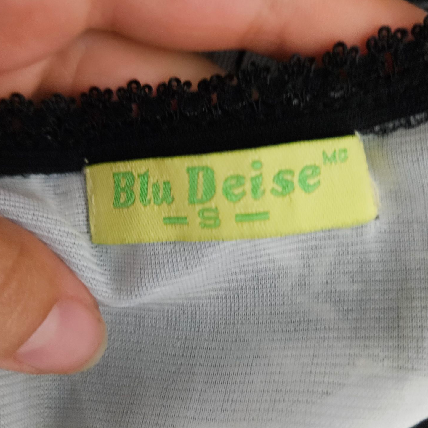 Robe asymétrique en dentelle dégradé noir et blanc