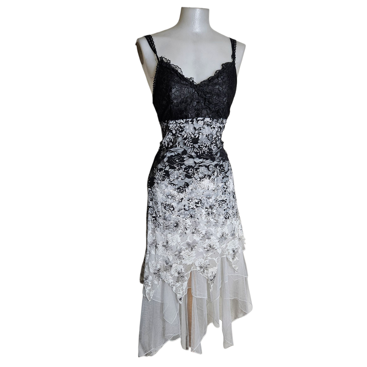 Robe asymétrique en dentelle dégradé noir et blanc