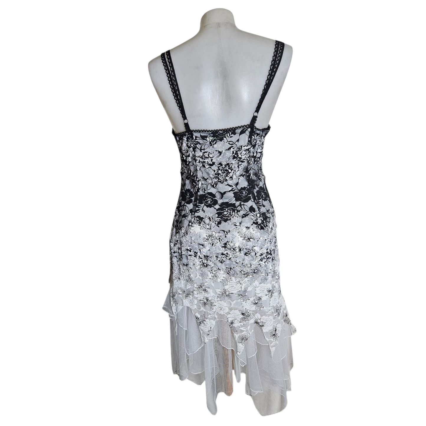 Robe asymétrique en dentelle dégradé noir et blanc