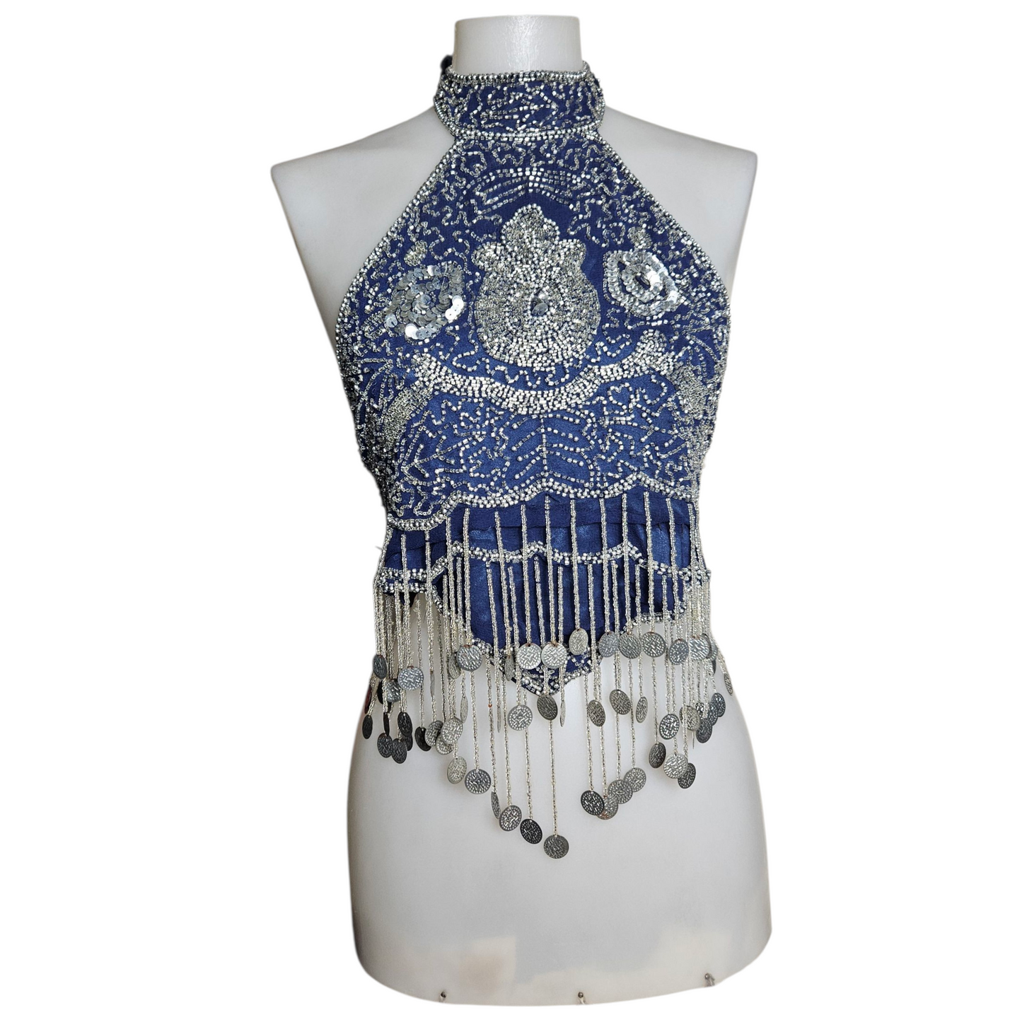 Dos nu bleu brodé de perles et sequins argentés