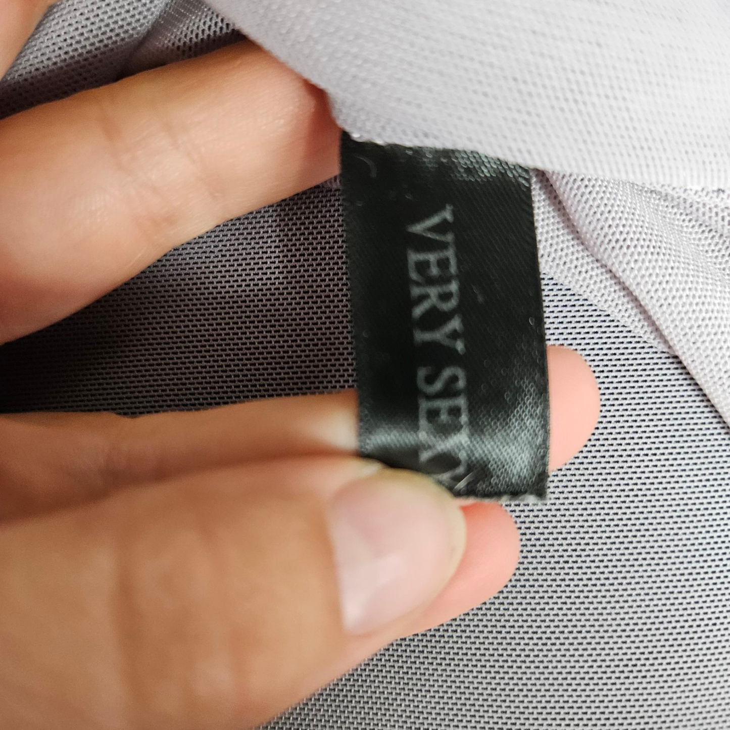 Ensemble de lingerie lila et noir