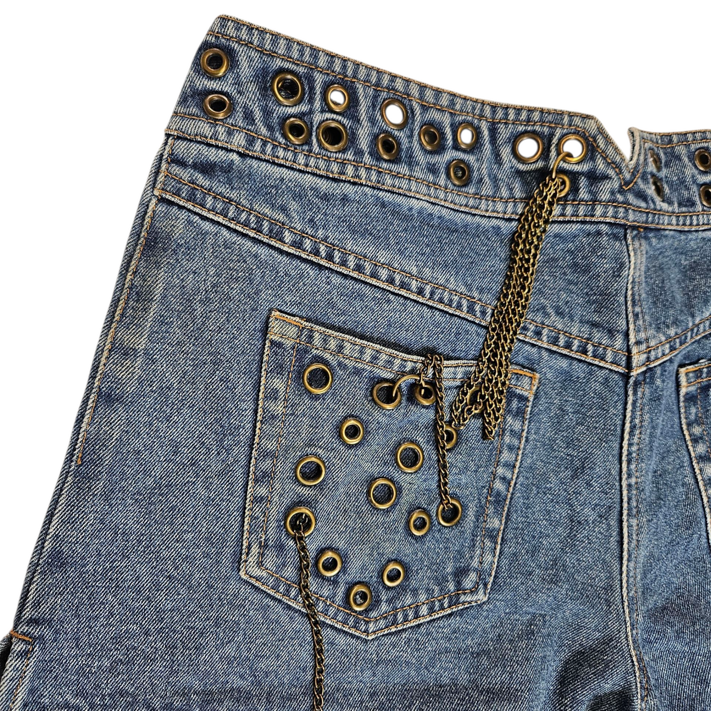 Mini short oeillets et chaînes