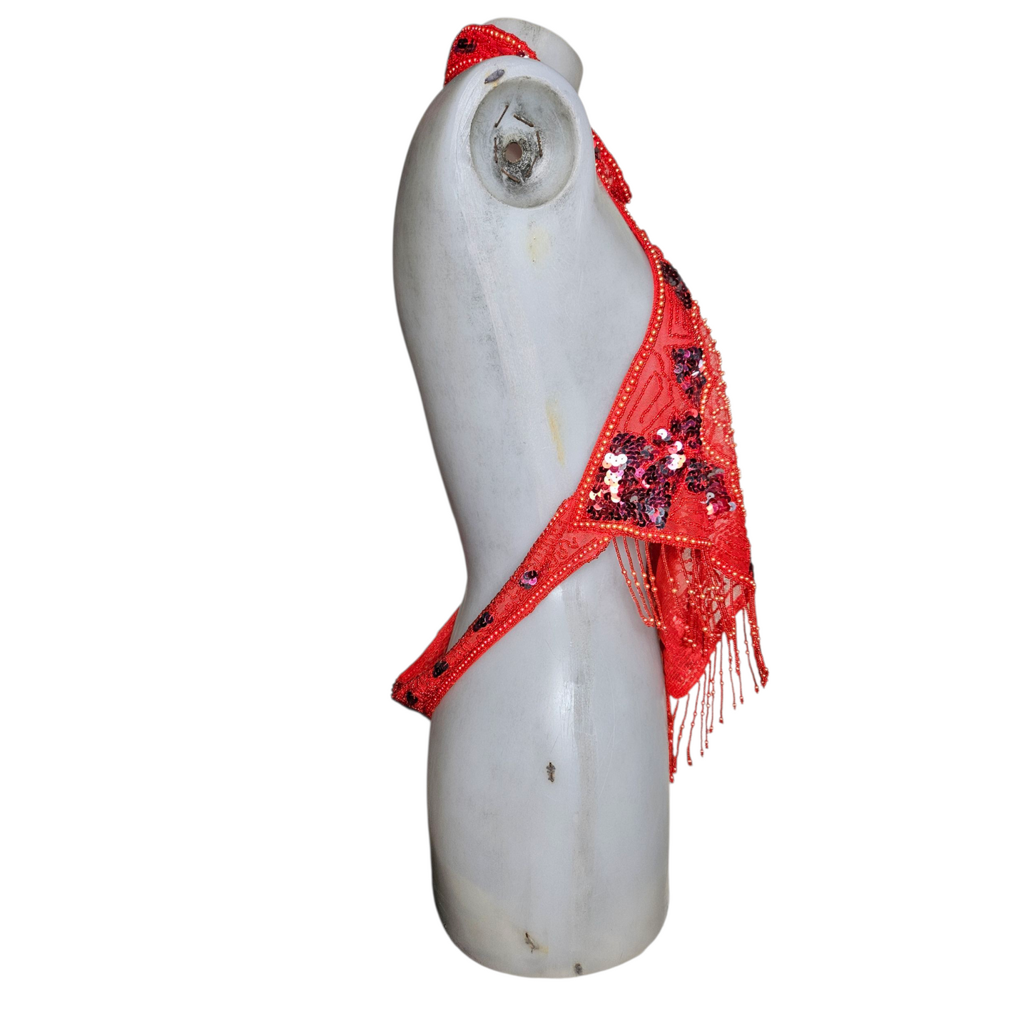 Dos nu en voile rouge brodé de perles et sequins