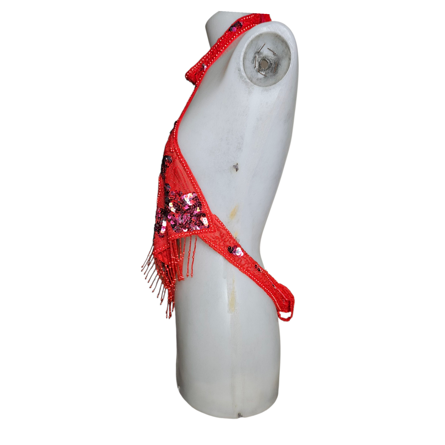 Dos nu en voile rouge brodé de perles et sequins