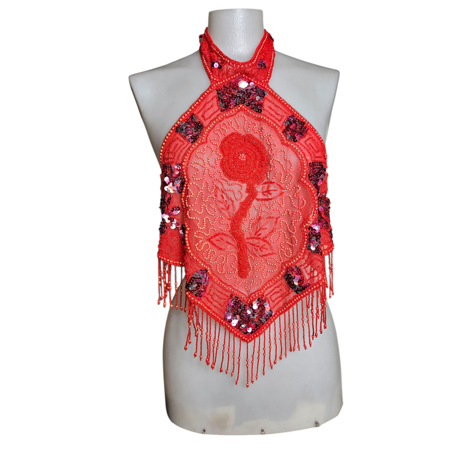 Dos nu en voile rouge brodé de perles et sequins