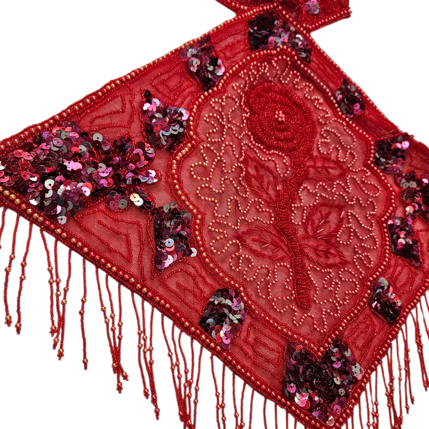 Dos nu en voile rouge brodé de perles et sequins