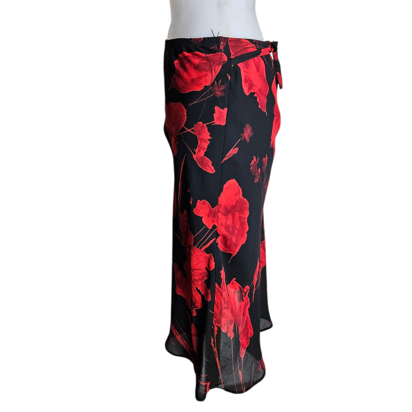 Jupe en voile fleurie rouge et noire