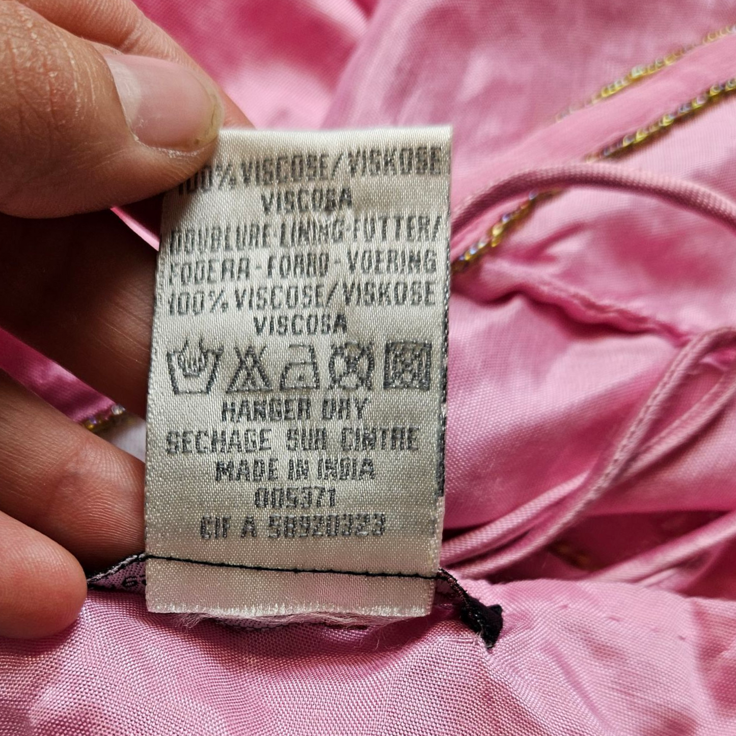 Haut dos nu en forme de papillon rose