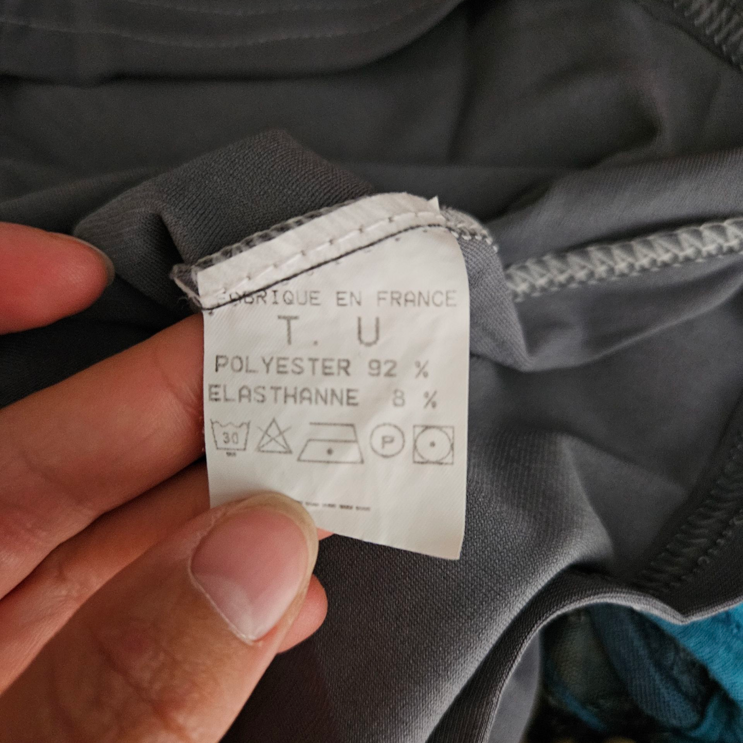 Haut gris plissé détails sangles