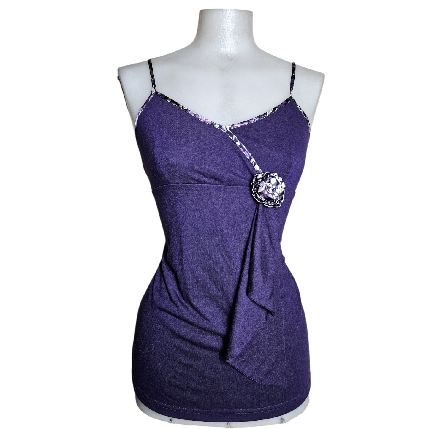 Haut violet detail fleurs
